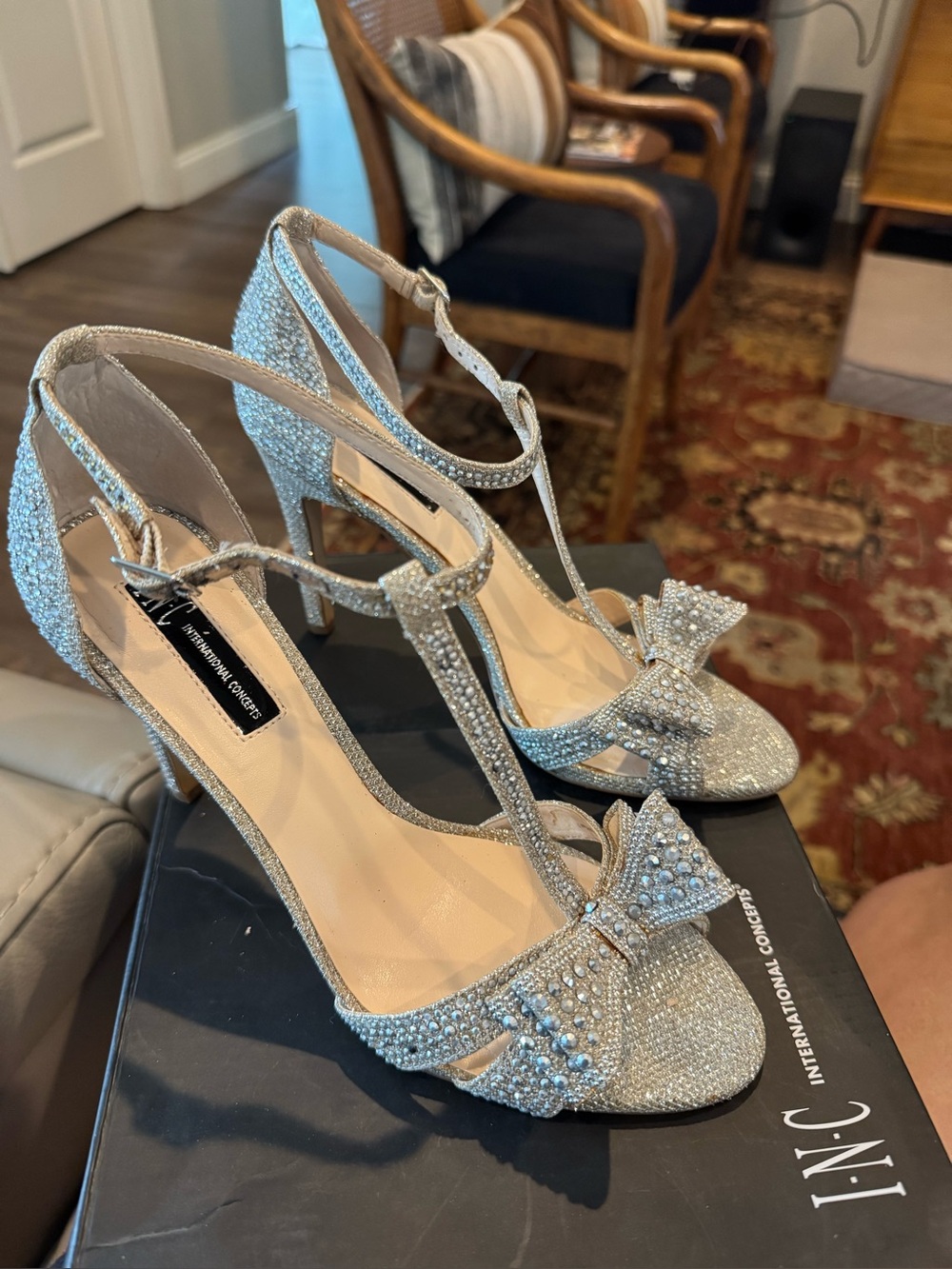 INC INTERNATIONAL CONCEPTS Reesie Silver Rhinestone Bow Evening Sandals, 9M